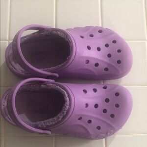 Crocs men’s 4 women’s 6 purple lined shoe